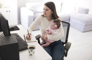 Mãe empreendedora: como conciliar as funções de maternar e empreender